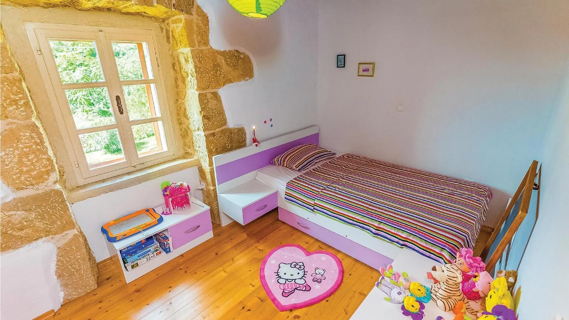 Lovely Home In Garica With Wifi