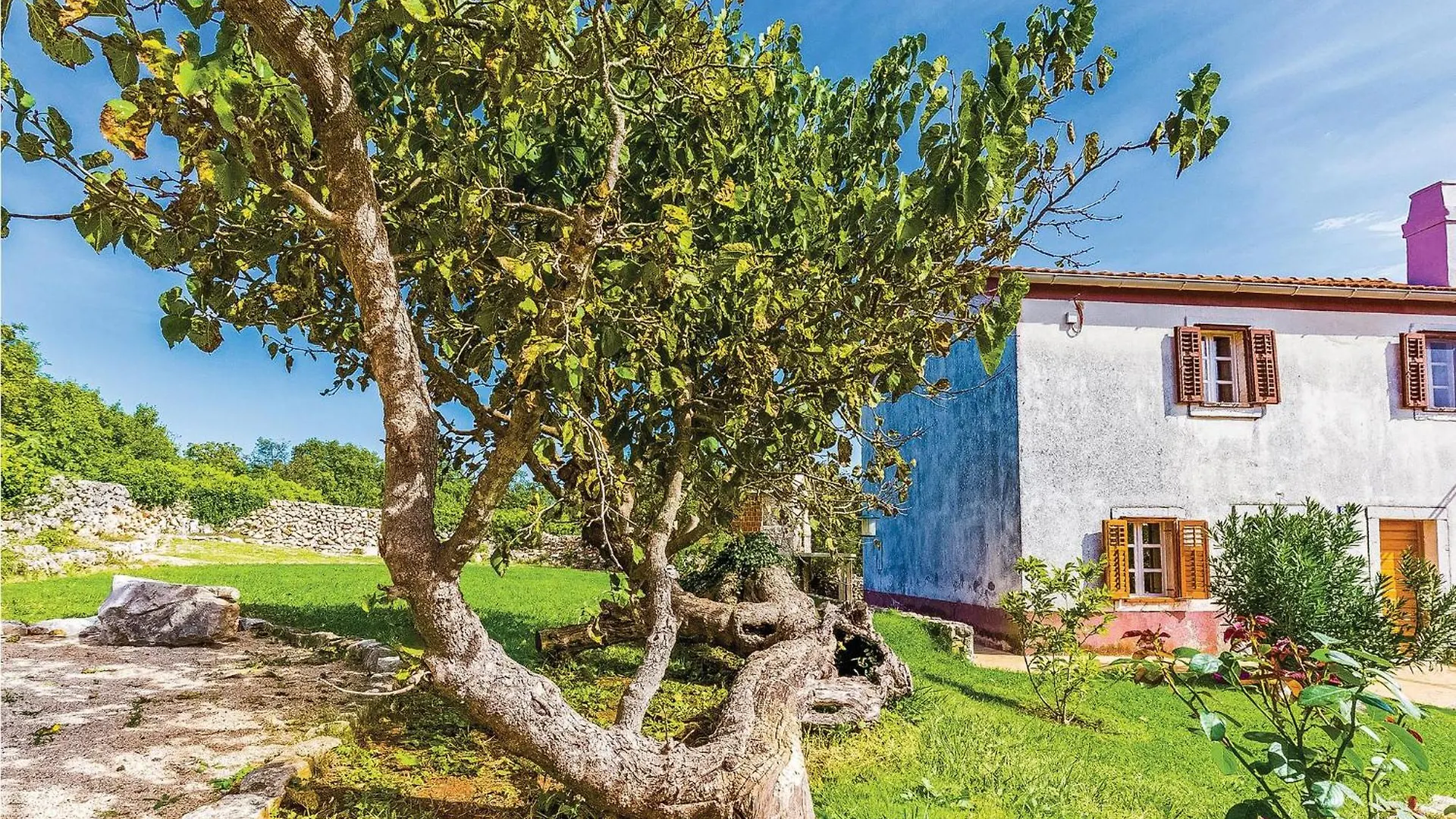 Lovely Home In Garica With Wifi