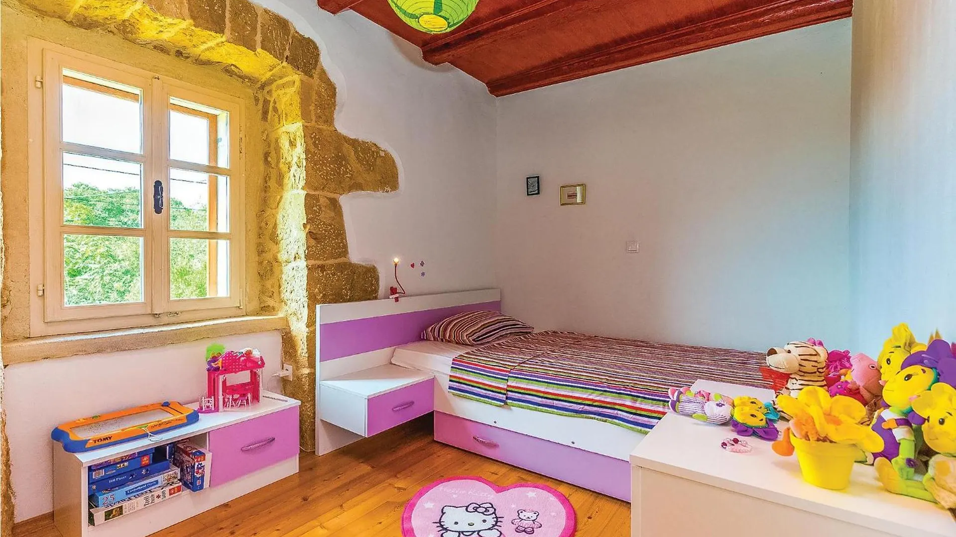 Lovely Home In Garica With Wifi Holiday home