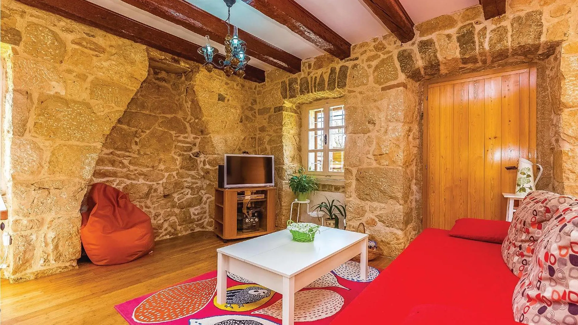 Lovely Home In Garica With Wifi Holiday home