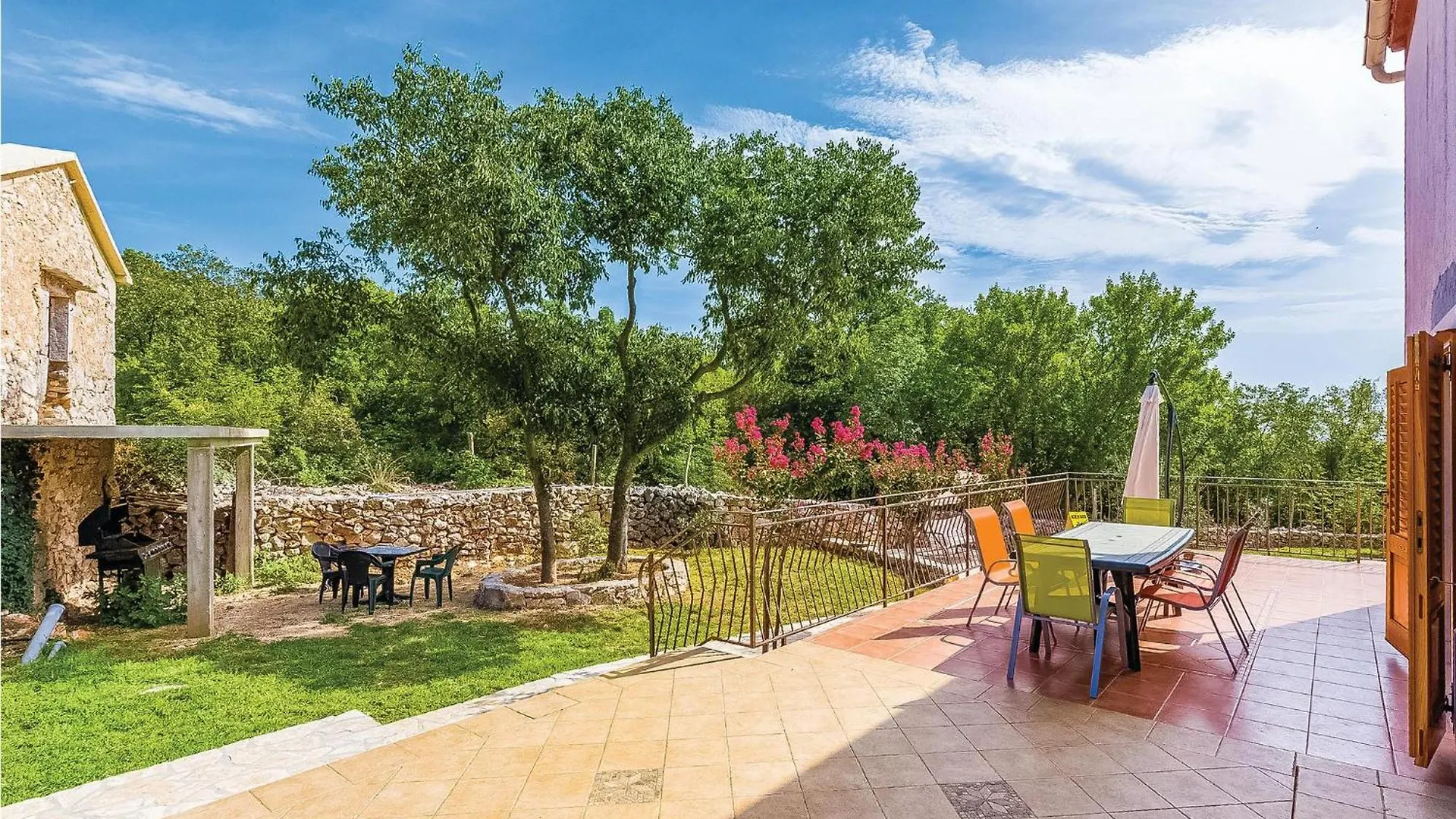 Lovely Home In Garica With Wifi Holiday home